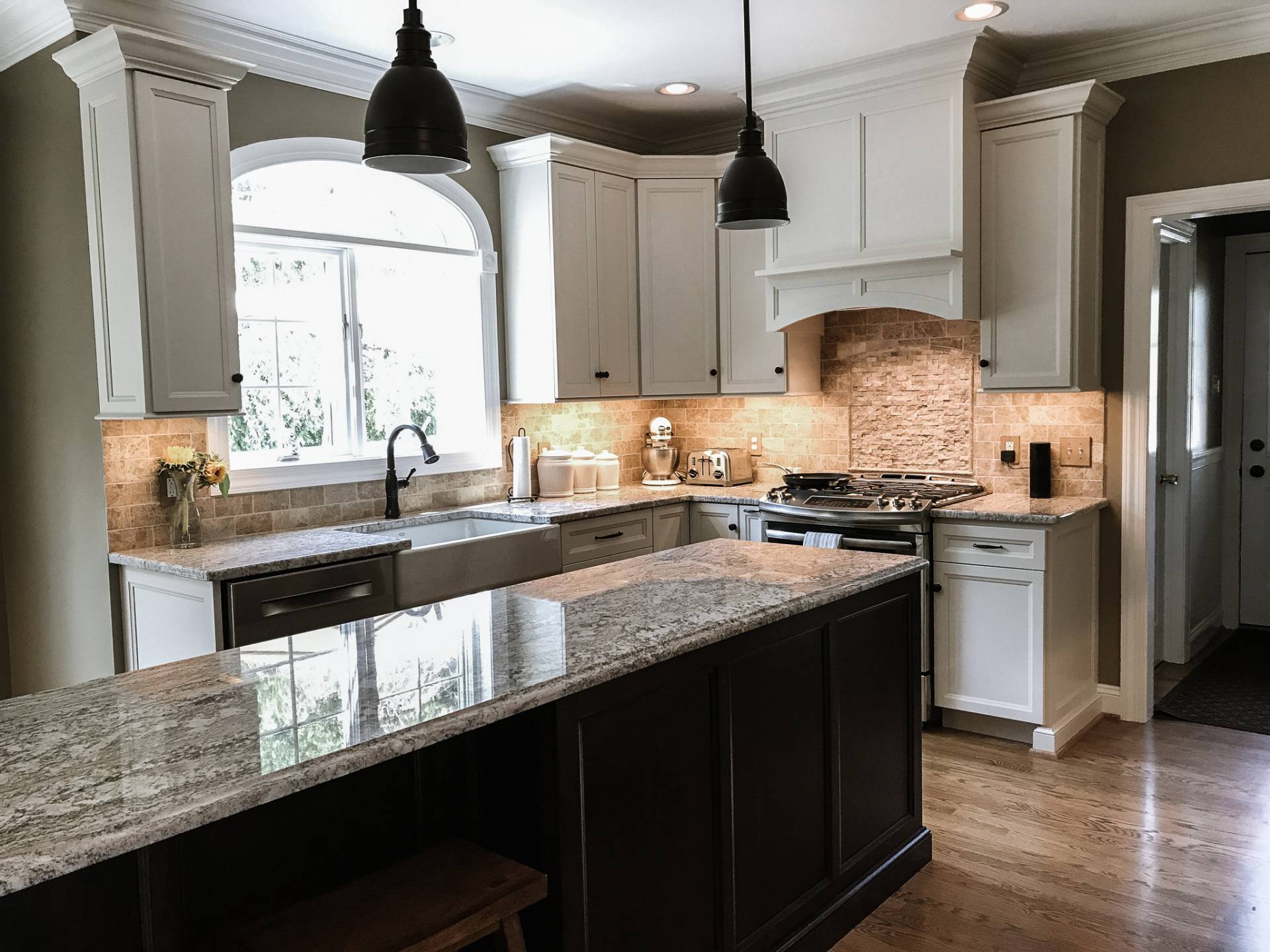 kitchen color schemes with light brown cabinet